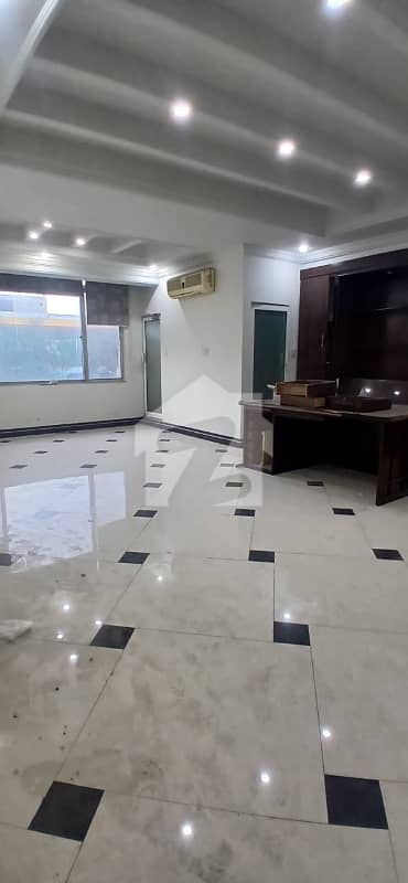 ایف ۔ 10 اسلام آباد میں 3 کمروں کا 5 مرلہ دفتر 4.0 لاکھ میں کرایہ پر دستیاب ہے۔