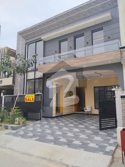 8 Marla Spacious House Is Available In Faisal Town - F-18 For Sale 8 Marla Spacious House Is Available In Faisal Town - F-18 For Sale