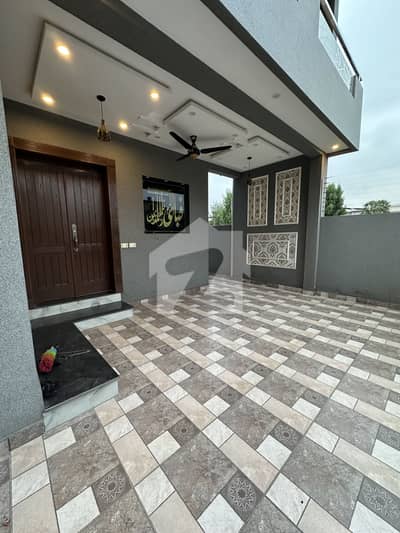 10 Marla Brand New House Available For Rent