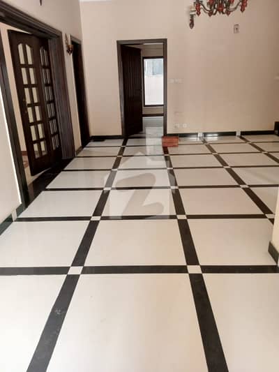 F-8/4 CORNER 10000 Sqft HOUSE FOR RENT