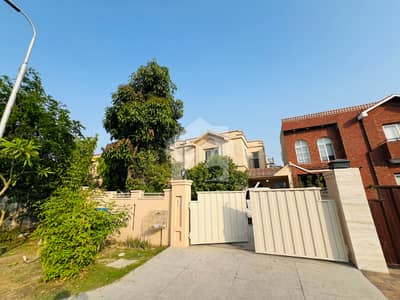 10 Marla House Near To Park Available For Rent In Lake City