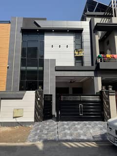5 Marla Ultra Modern House Avaliable For Sale In Lake City
