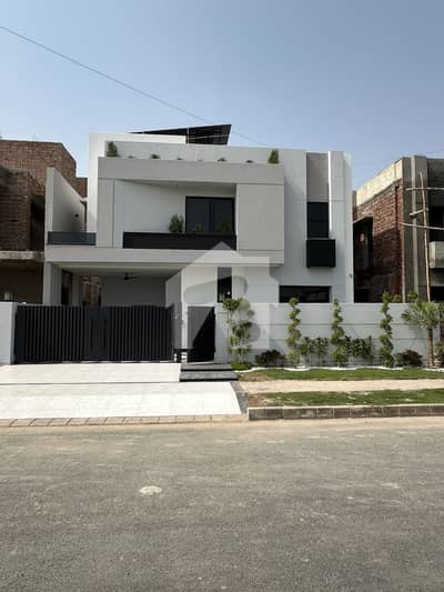 Prime Location 10 Marla House In Premium Homes