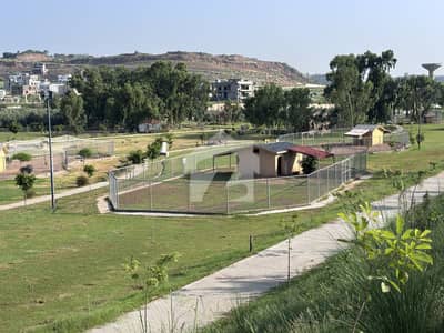 Prime location park face plot available