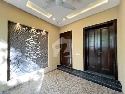 House For Sale In Ideal Location M7B
