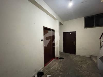 Rooms Available For Bachelors