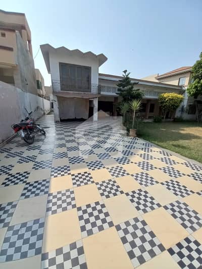 Best Deal! 3 Kanal Old House at Reasonable Price