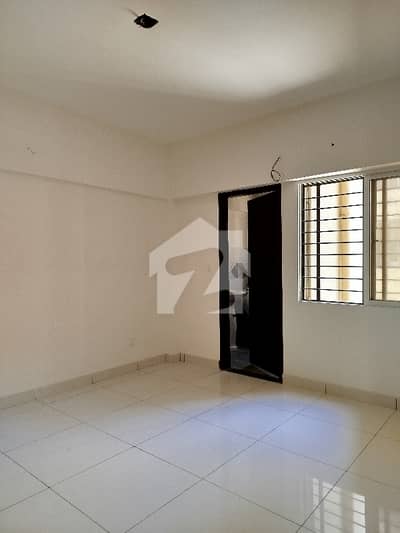 3 Beds Dd Luxurious Flat West Open All Utilities Facing Main University Road Adequate Parking