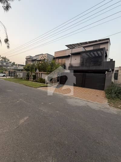 Central park Modren Elevation slightly use House available for sale prime location near tooo park and masjid All facilities available here Solar system install . . . .
