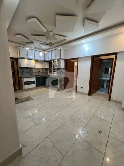 2 SIDE CORNER FRONT WEST OPEN MAIN ROAD FACING FLAT AVAILABLE FOR SALE IN A NEW BUILDING OF PARSI COLONY KARACHI