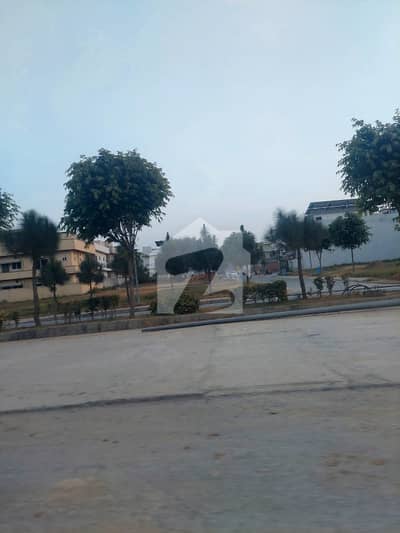 ٹاپ سٹی ۱ راولپنڈی میں 10 مرلہ رہائشی پلاٹ 2.05 کروڑ میں برائے فروخت۔