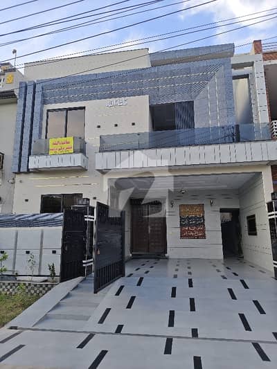 ایل ڈی اے ایوینیو لاہور میں 6 کمروں کا 10 مرلہ مکان 4.2 کروڑ میں برائے فروخت۔ ایل ڈی اے ایوینیو لاہور میں 6 کمروں کا 10 مرلہ مکان 4.2 کروڑ میں برائے فروخت۔