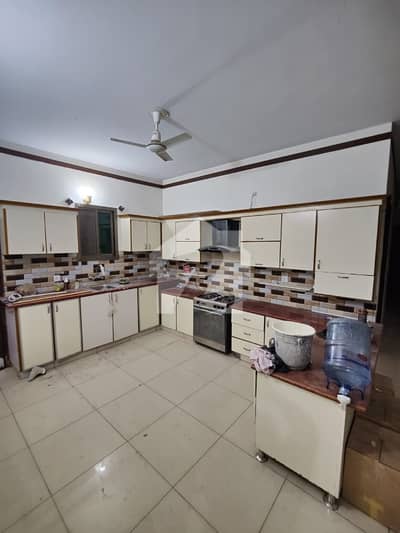 Lower Portion Sized 300 Square Yards Is Available For rent In Gulistan-e-Jauhar - Block 16 Lower Portion Sized 300 Square Yards Is Available For rent In Gulistan-e-Jauhar - Block 16