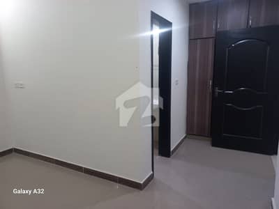 10 MARLA 3 BED FLAT AVAILABLE FOR RENT WITH GAS IN ASKARI 11