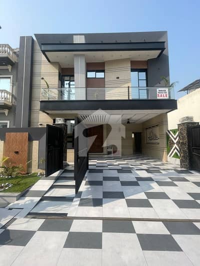 10 Marla Brand New House For Sale