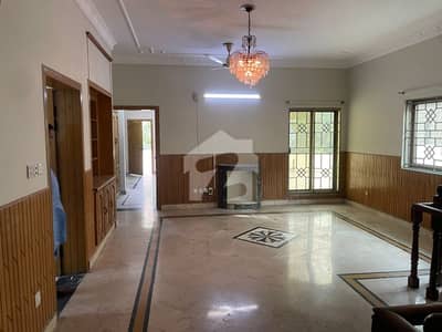 G11/4 50*90 Upper Portion 3 Bed 3 Bath TV Lounge