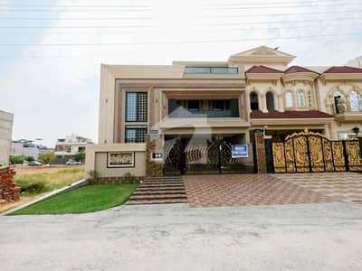 10 Marla House In Lahore Is Available For Sale
