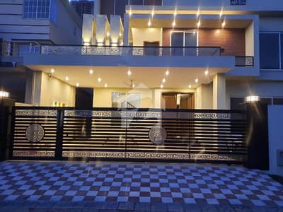 Kanal Designer Double Unit House At A Very Prime Location Near Central Park