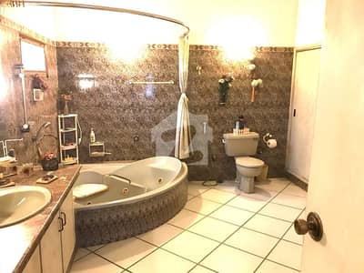 پی ای سی ایچ ایس بلاک 6 پی ای سی ایچ ایس,جمشید ٹاؤن,کراچی میں 7 کمروں کا 4 کنال مکان 40.0 کروڑ میں برائے فروخت۔