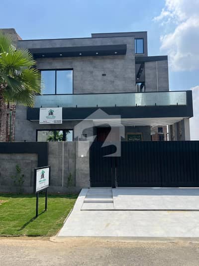 BRAND NEW 10 MRLA A BEAUTIFUL HOUSE AVAILABLE FOR SALE IN PARAGON CITY BURKI ROAD ORCHARD GREEN. .