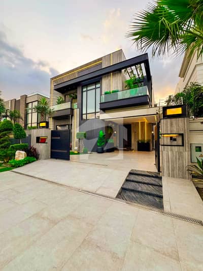 KANAL FURNISEH EYE CATCHING SUPERB LUXURY BUNGALOW FOR SALE