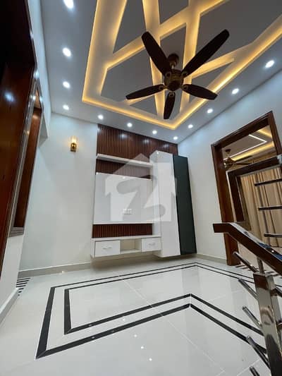 5 Marla Beautiful House Available For Sale Just 1 Minute Drive From The Main Gate! 5 Marla Beautiful House Available For Sale Just 1 Minute Drive From The Main Gate!