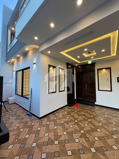 5 Marla Boulevard Category Designer House Available For Sale Front Open House Just 2 Mnt Drive From The Main Gate!! 5 Marla Boulevard Category Designer House Available For Sale Front Open House Just 2 Mnt Drive From The Main Gate!!