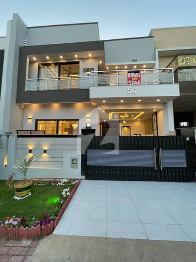 5 Marla Boulevard Category Designer House Available For Sale  Front Open House  Just 2 Mnt Drive From The Main Gate!!