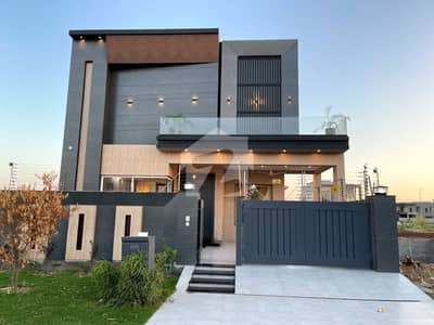 10-Marla Ultra Modern Bungalow For Sale At Top Location Near Park Commercial 10-Marla Ultra Modern Bungalow For Sale At Top Location Near Park Commercial