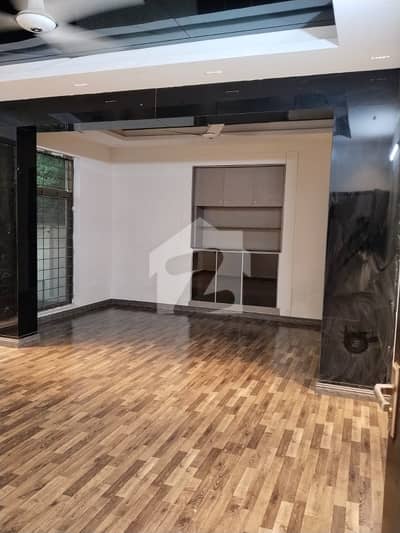 1 Kanal Luxury House with Full Wooden Flooring Facing Park for Rent in Lahore (Model Town)