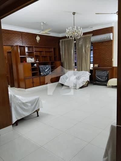 2 Kanal Double Story House with 5 Car Parking for Sale in M Block Model Town Lahore