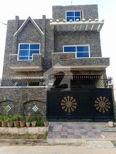 5 Marla House 1.5 Story Electricity water 30 foot Gali Registery Intiqal 5 Marla House 1.5 Story Electricity water 30 foot Gali Registery Intiqal