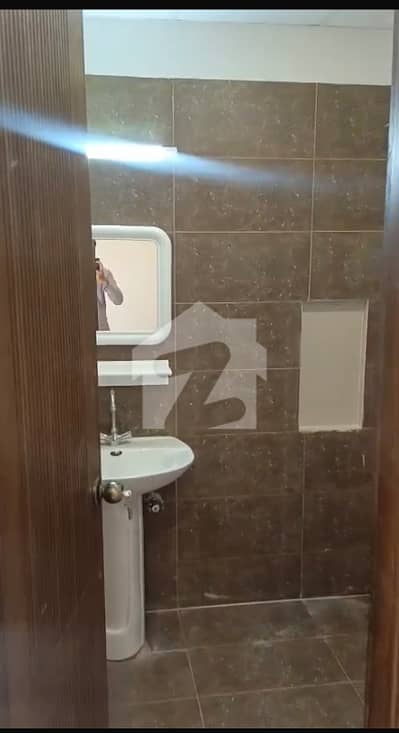 Flat Available In Falak Naz Twin Tower