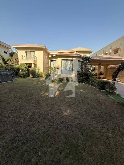 Luxury-Style 1000 Yards Bungalow Ready To Move For Rent