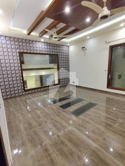 500 SQ Yard Villa Available For Rent