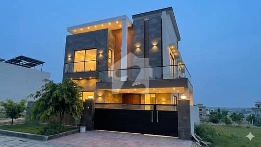بحریہ ٹاؤن فیز 8 ۔ بلاک آئی بحریہ ٹاؤن فیز 8,بحریہ ٹاؤن راولپنڈی,راولپنڈی میں 5 کمروں کا 10 مرلہ مکان 4.5 کروڑ میں برائے فروخت۔