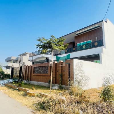 01 Kanal Owner Made House | Walking distance Central Park Masjid & Market | 15 Kv Solar system