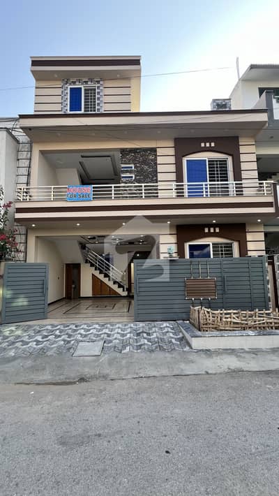 سوان گارڈن ۔ بلاک ایچ سوان گارڈن,اسلام آباد میں 5 کمروں کا 6 مرلہ مکان 3.2 کروڑ میں برائے فروخت۔
