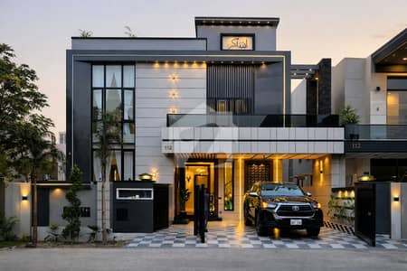 10 MARLA HOUSE WITH GOOD CONSTRUCTION AND ON ELEGANT LOCATION AVAILABLE FOR SALE IN BAHRIA TOWN