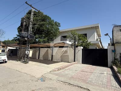آئی ۔ 10/3 آئی ۔ 10,اسلام آباد میں 5 کنال Studio عمارت 60.0 کروڑ میں برائے فروخت۔