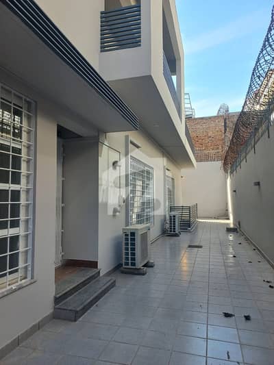 Beautiful luxury 6 Bedroom House for Rent in F-10 Prime VIP Location 2 kitchens garden.