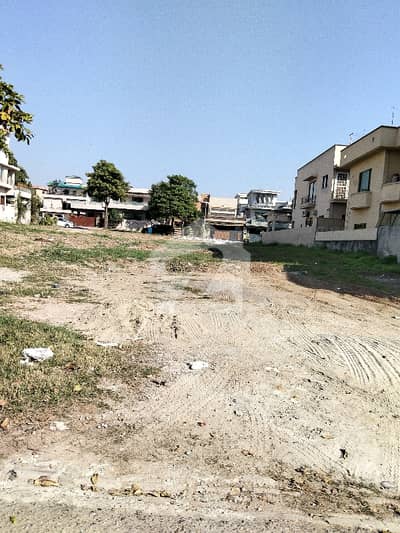 PRIME LOCATION 27 MARLA BACK OPEN SOLID LAND PLOT AVAIL FOR SALE PRIME LOCATION 27 MARLA BACK OPEN SOLID LAND PLOT AVAIL FOR SALE
