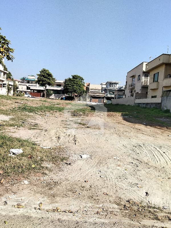 PRIME LOCATION 27 MARLA BACK OPEN SOLID LAND PLOT AVAILABLE FOR SALE PRIME LOCATION 27 MARLA BACK OPEN SOLID LAND PLOT AVAILABLE FOR SALE