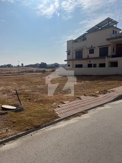 8 Marla Plot Available For Sale
