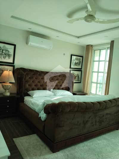 1800 Square Feet 3 Bedrooms Apartment For Rent In DHA Phase 8 Ex Air Avenue - Facing Park