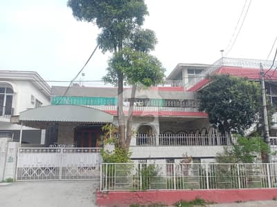 چکلالہ سکیم 3 چکلالہ سکیم,راولپنڈی میں 8 کمروں کا 1 کنال مکان 7.5 کروڑ میں برائے فروخت۔ چکلالہ سکیم 3 چکلالہ سکیم,راولپنڈی میں 8 کمروں کا 1 کنال مکان 7.5 کروڑ میں برائے فروخت۔