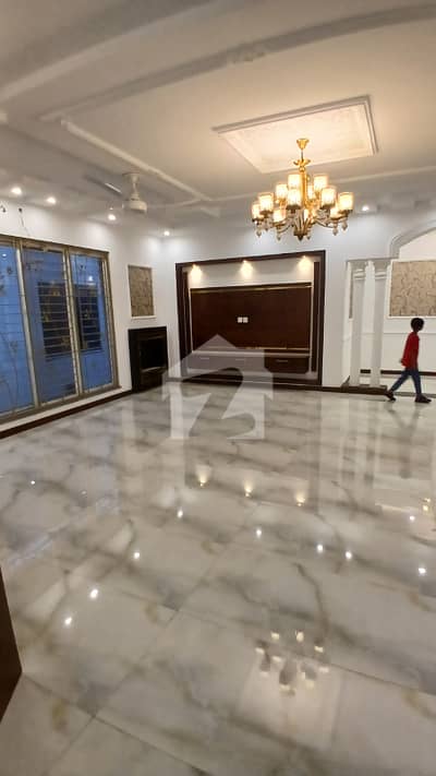 لیک سٹی میڈوز لاہور میں 3 کمروں کا 1 کنال مکان 1.5 لاکھ میں کرایہ پر دستیاب ہے۔