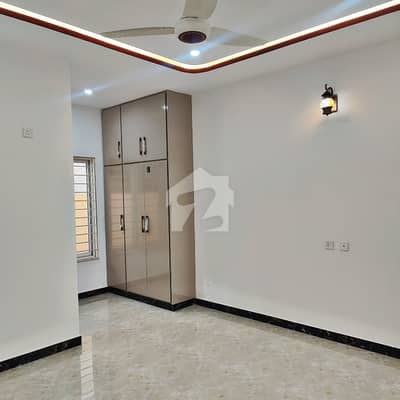 جناح گارڈنز ایف ای سی ایچ ایس,اسلام آباد میں 2 کمروں کا 8 مرلہ مکان 2.5 کروڑ میں برائے فروخت۔