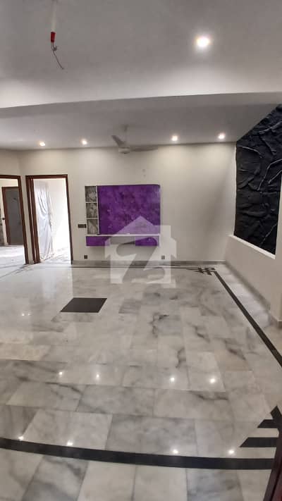 10 Marla Upper Portion Available For Rent Good Location