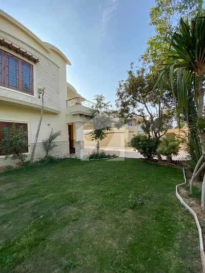 1000 YARDS LUXURY BUNGALOW FOR RENT